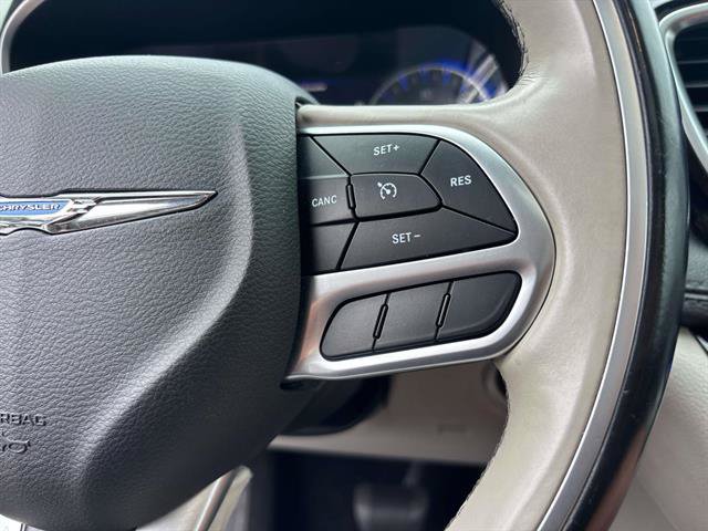 Used 2018 Chrysler Pacifica Limited FWD image 21