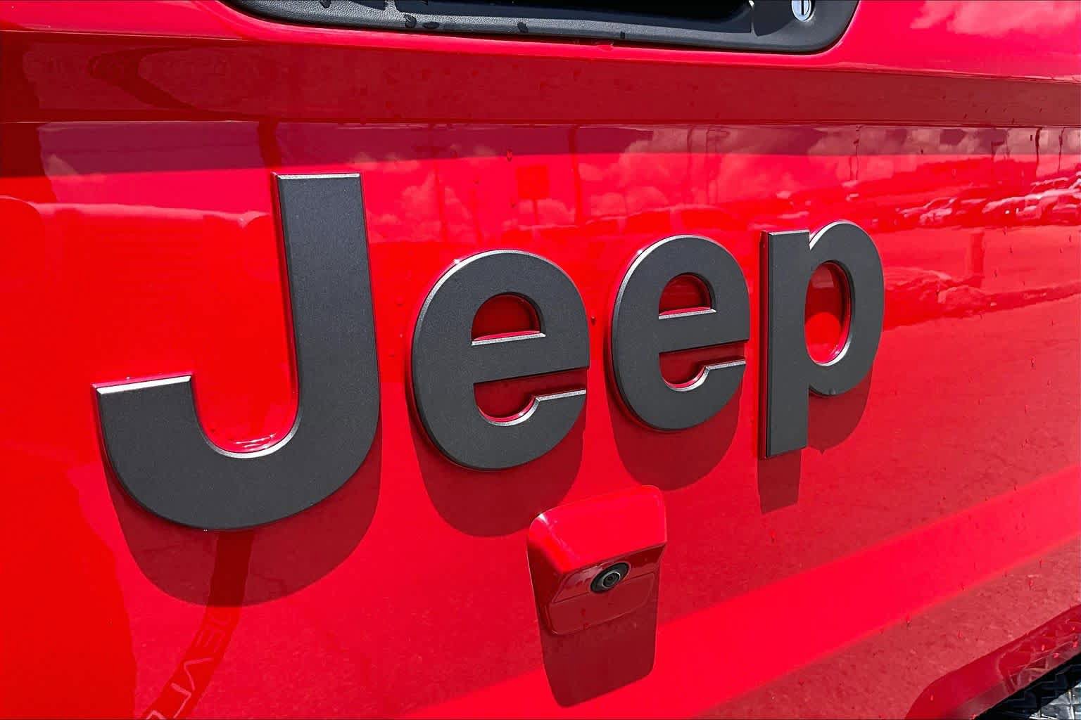 Used 2022 Jeep Gladiator Sport AWD/4WD image 29