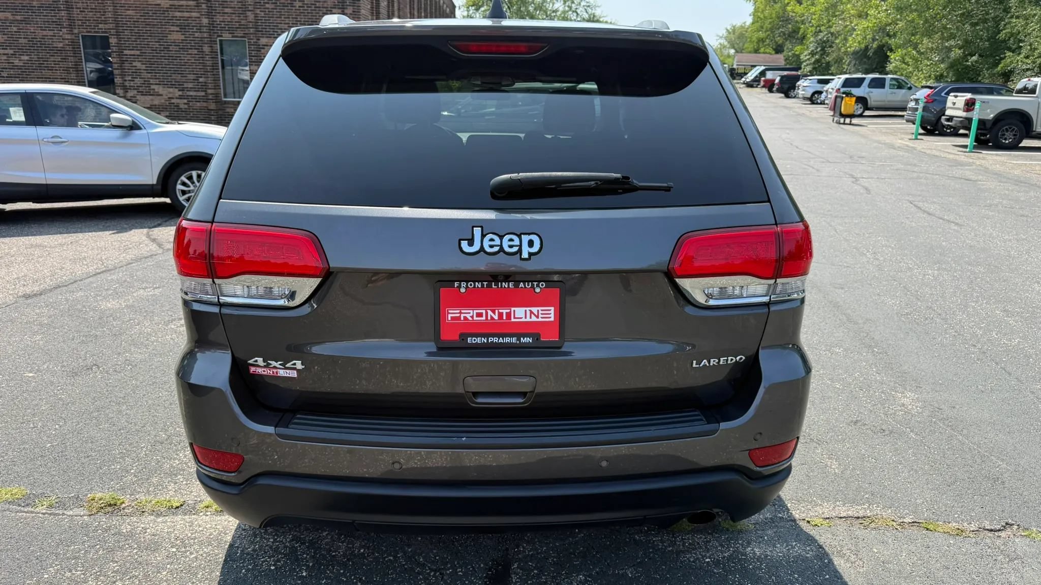 Used 2019 Jeep Grand Cherokee Laredo AWD/4WD image 9