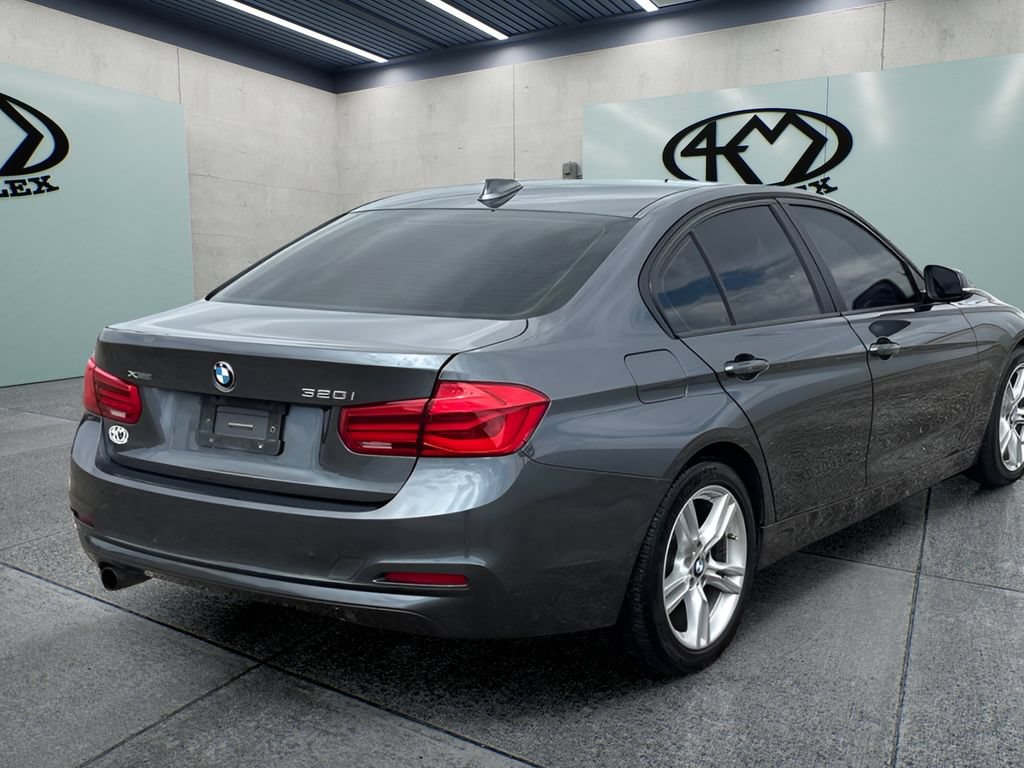 Used 2016 BMW 320i xDrive Sedan AWD/4WD image 3