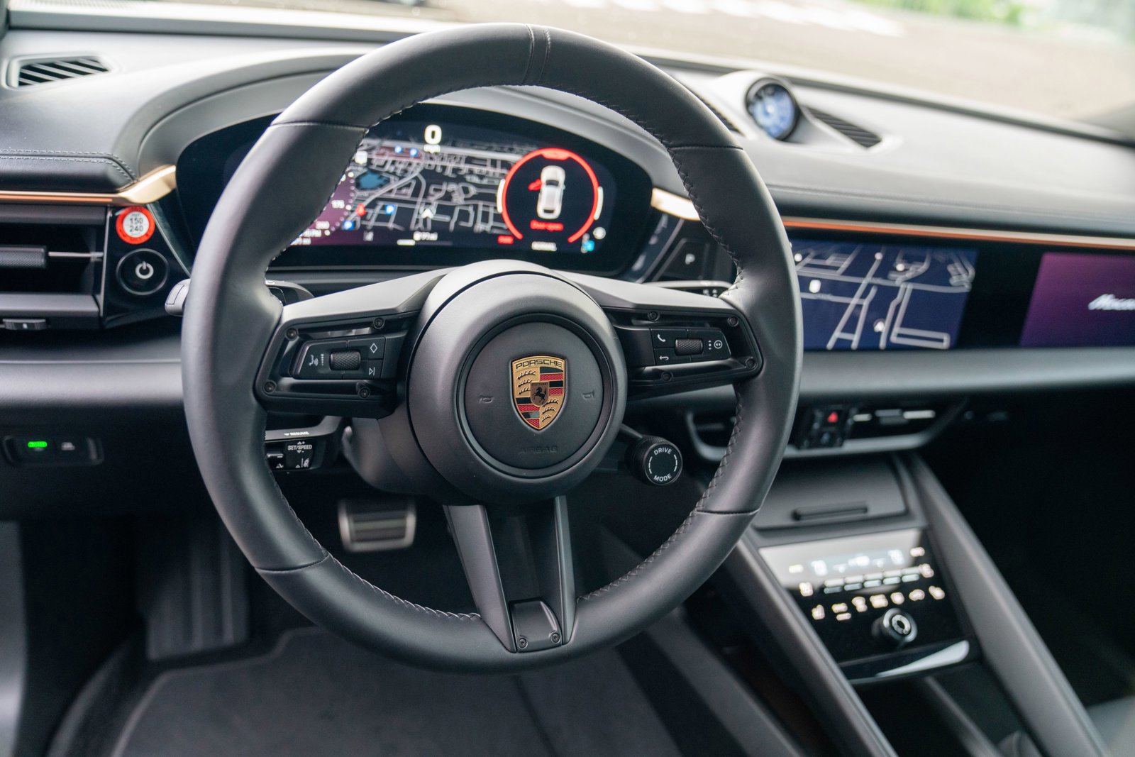 Certified 2025 Porsche Macan 4 Electric image 14