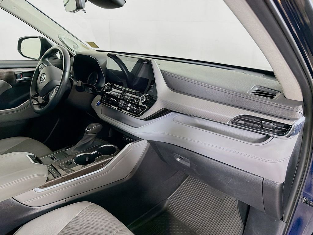 Used 2020 Toyota Highlander Platinum image 27