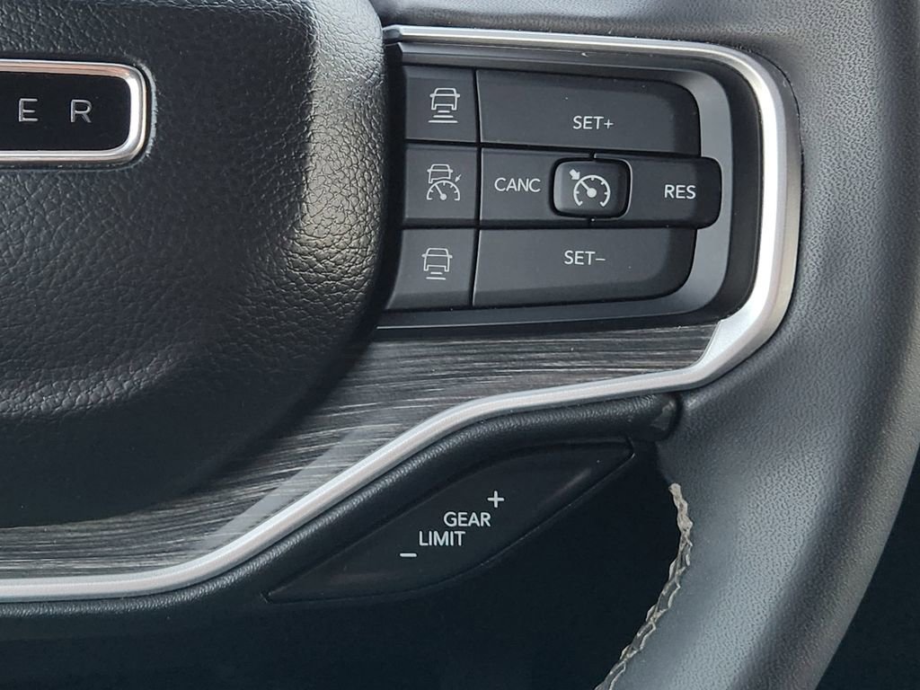 Used 2024 Jeep Wagoneer Series II w/ Flexible Seating Group image 29