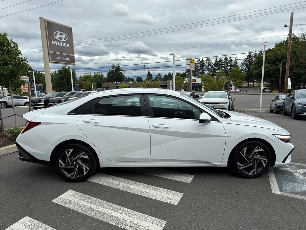Certified 2025 Hyundai Elantra Limited w/ Cargo Package FWD image 6