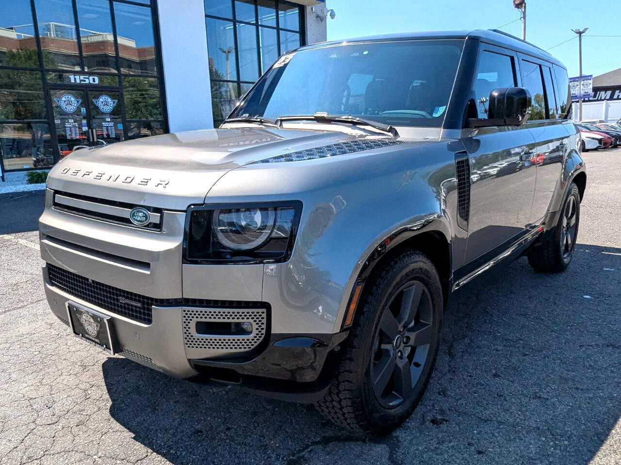 Used 2023 Land Rover Defender 110 X-Dynamic SE image 3