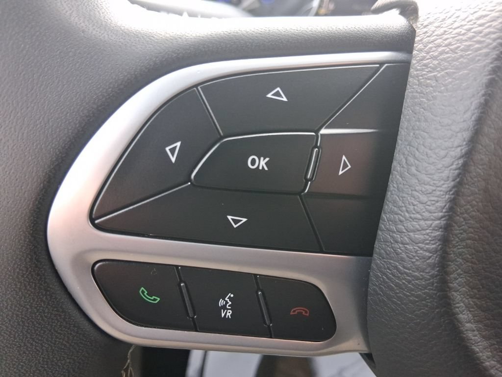 Used 2024 Chrysler Pacifica Touring-L FWD image 22
