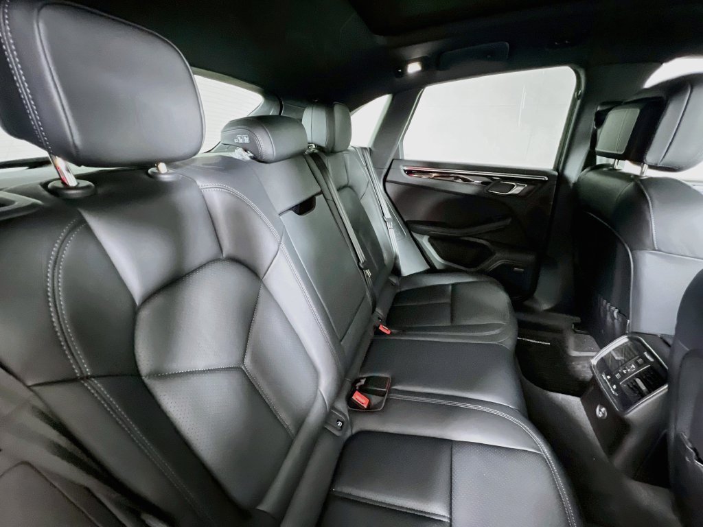 Certified 2024 Porsche Macan S AWD/4WD image 29