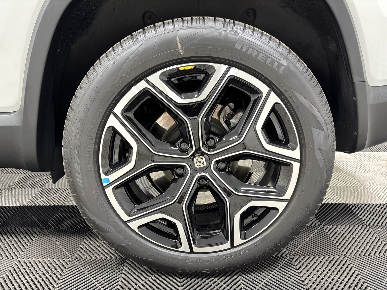 Used 2024 Rivian R1S Adventure AWD/4WD image 10