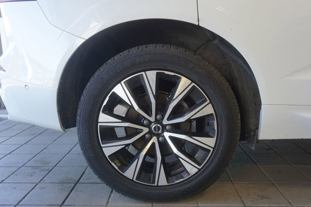 Used 2024 Volvo XC60 B5 Plus AWD/4WD image 30