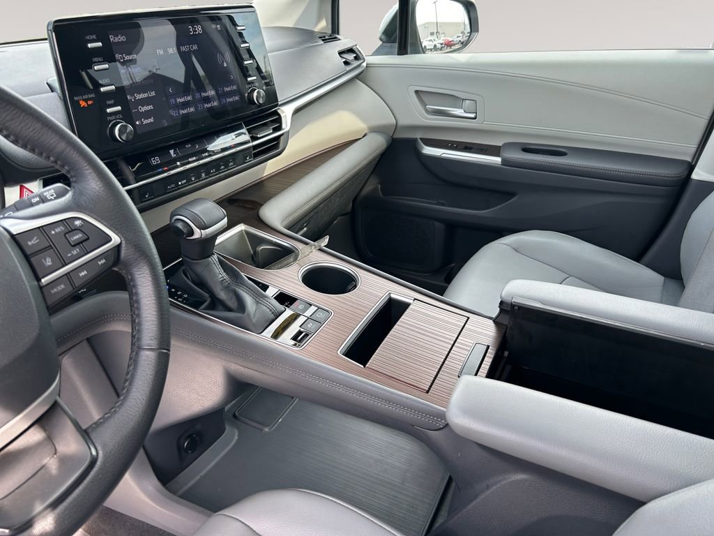 Used 2022 Toyota Sienna XLE AWD/4WD image 10