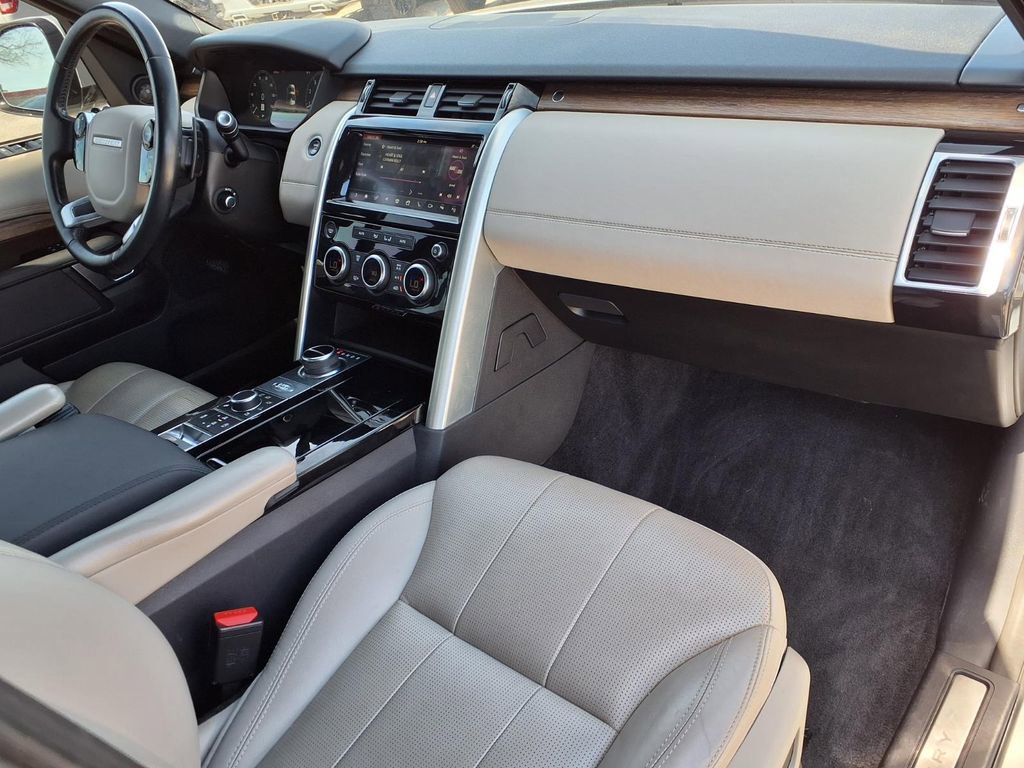Used 2019 Land Rover Discovery HSE AWD/4WD image 11