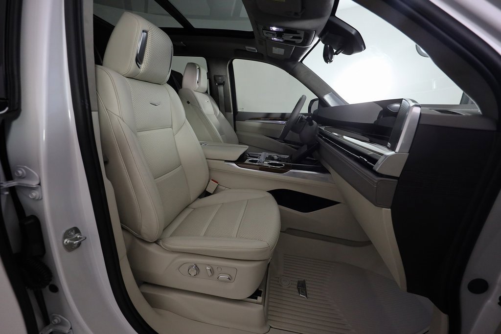 Used 2025 Cadillac Escalade Sport Platinum w/ LPO, ONYX Package image 13