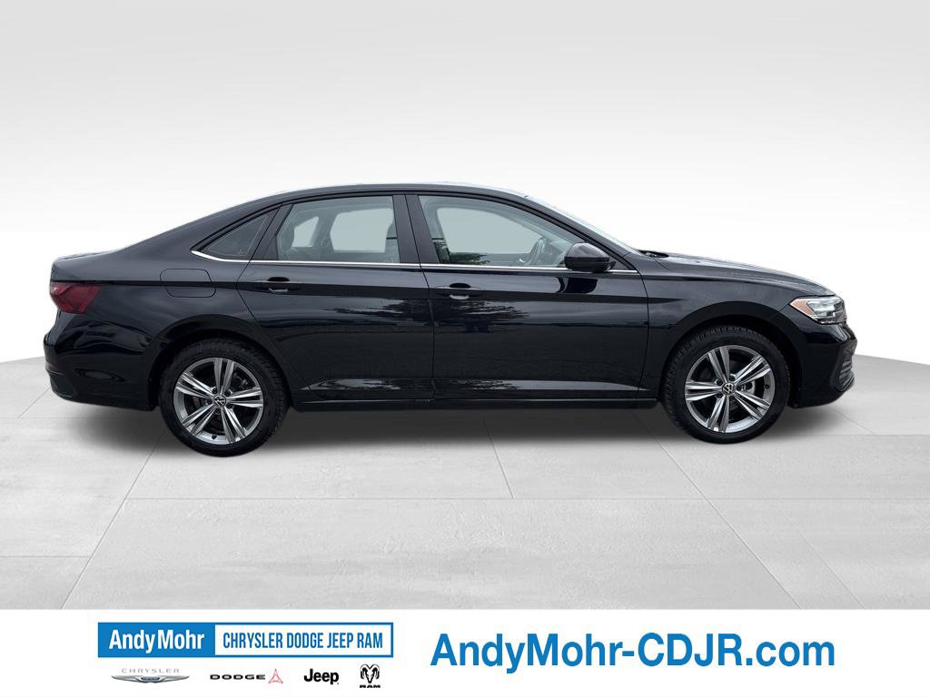 Used 2024 Volkswagen Jetta SE FWD image 8