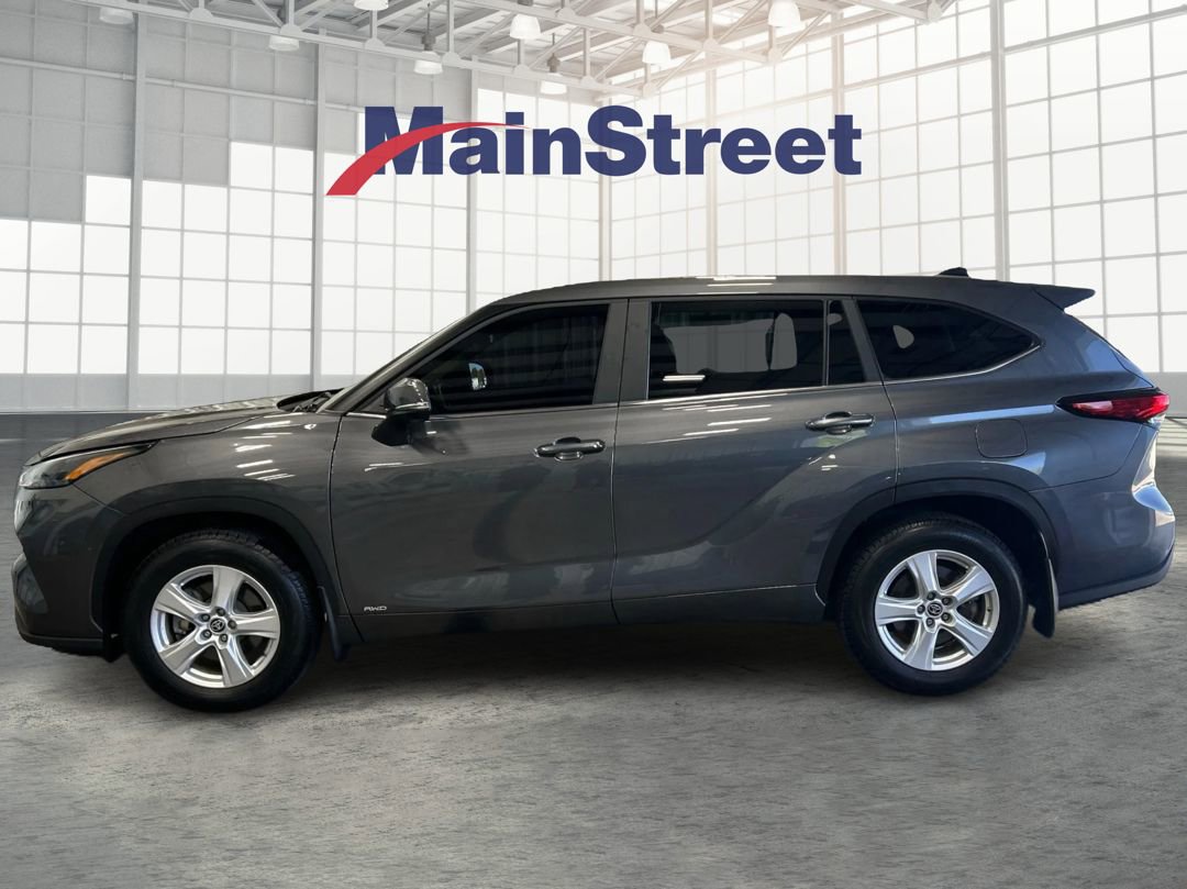 Used 2023 Toyota Highlander LE AWD/4WD image 2