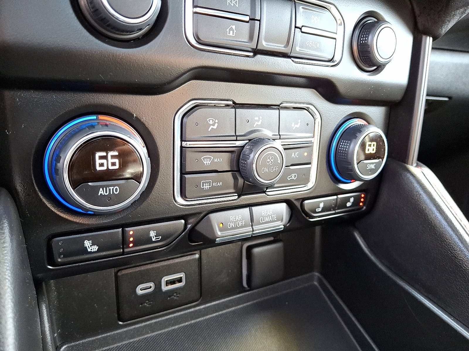 Certified 2024 Chevrolet Suburban RST w/ Luxury Package image 20