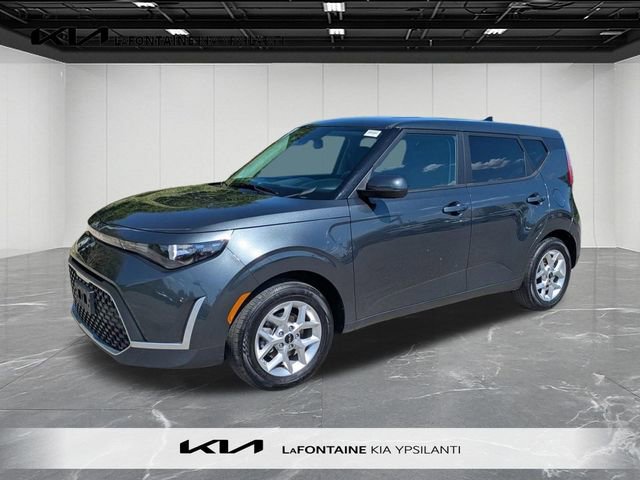 Used 2025 Kia Soul LX w/ LX Technology Package FWD image 1