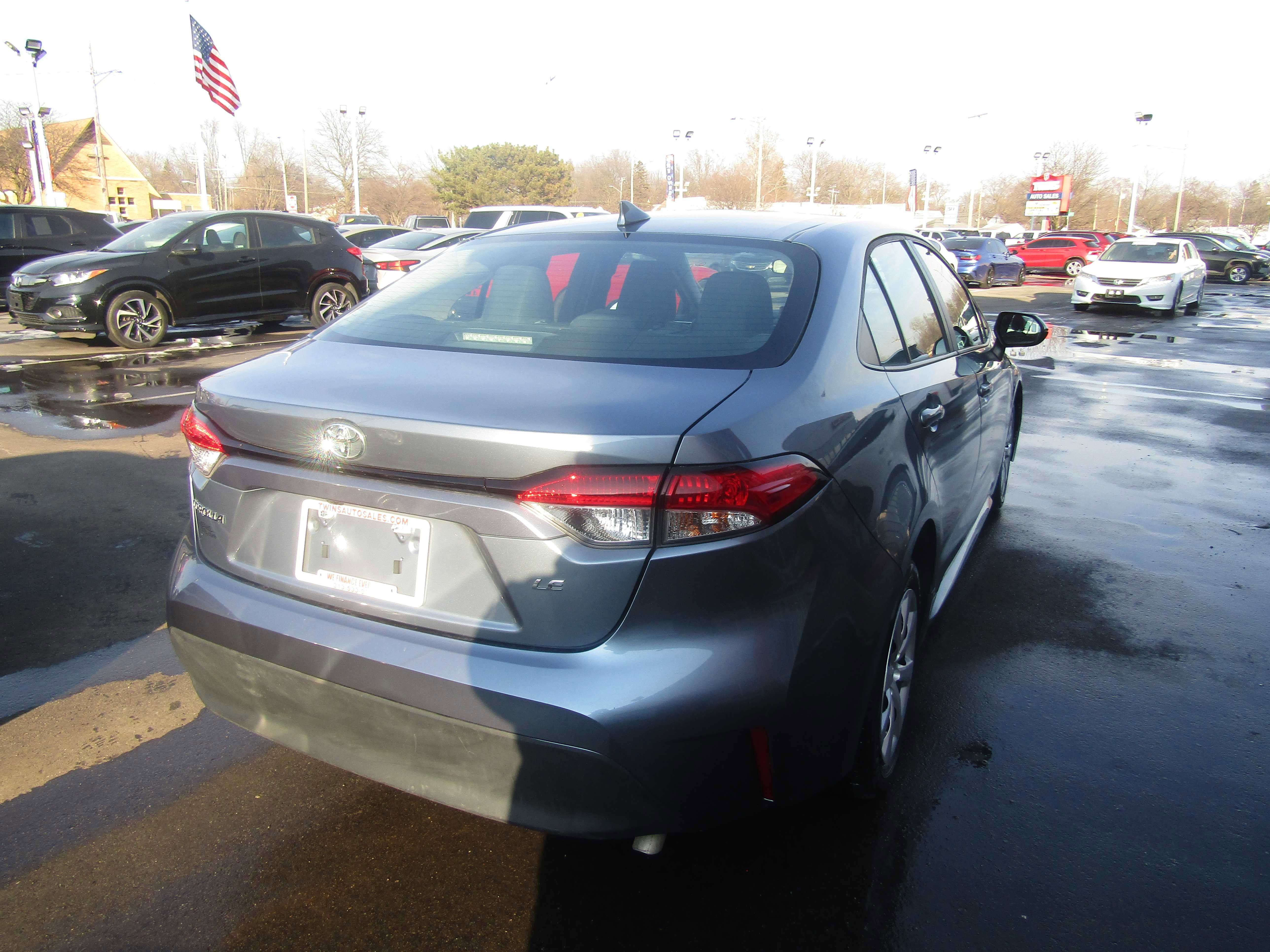 Used 2023 Toyota Corolla LE FWD image 5