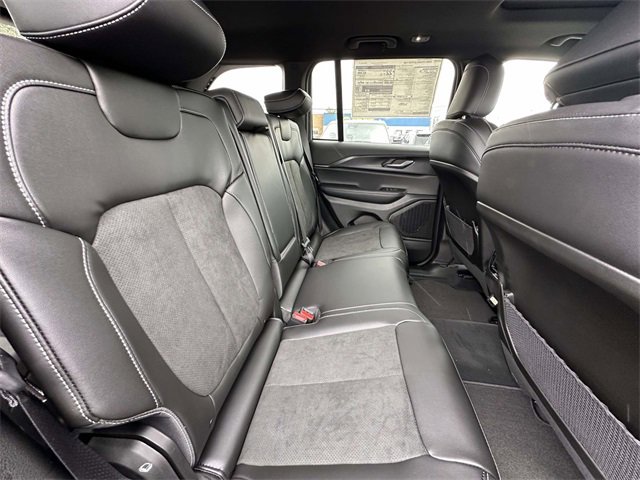 New 2025 Jeep Grand Cherokee Altitude image 29