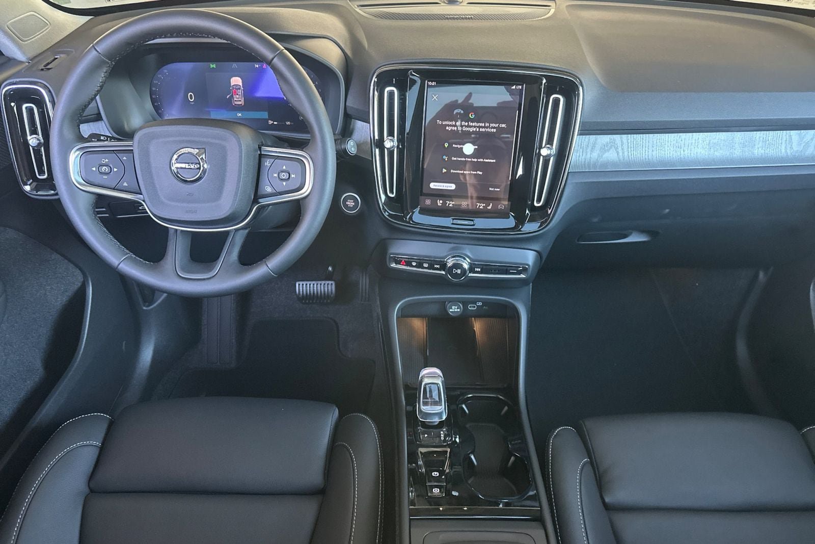 New 2026 Volvo XC40 B5 Ultra w/ Climate Package AWD/4WD image 3