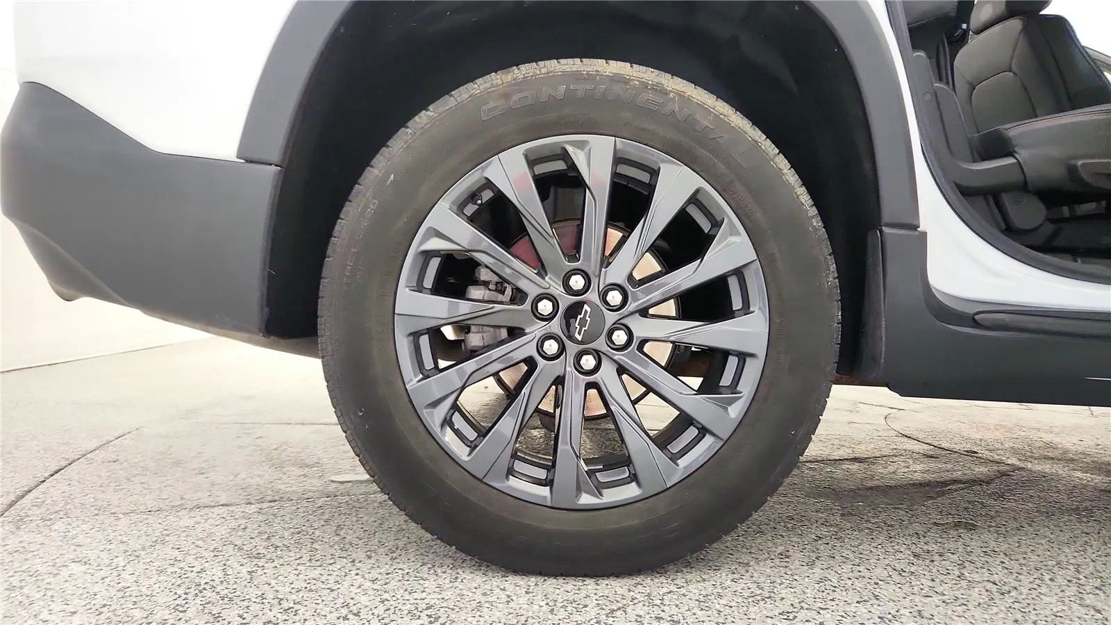 Used 2023 Chevrolet Traverse RS FWD image 13
