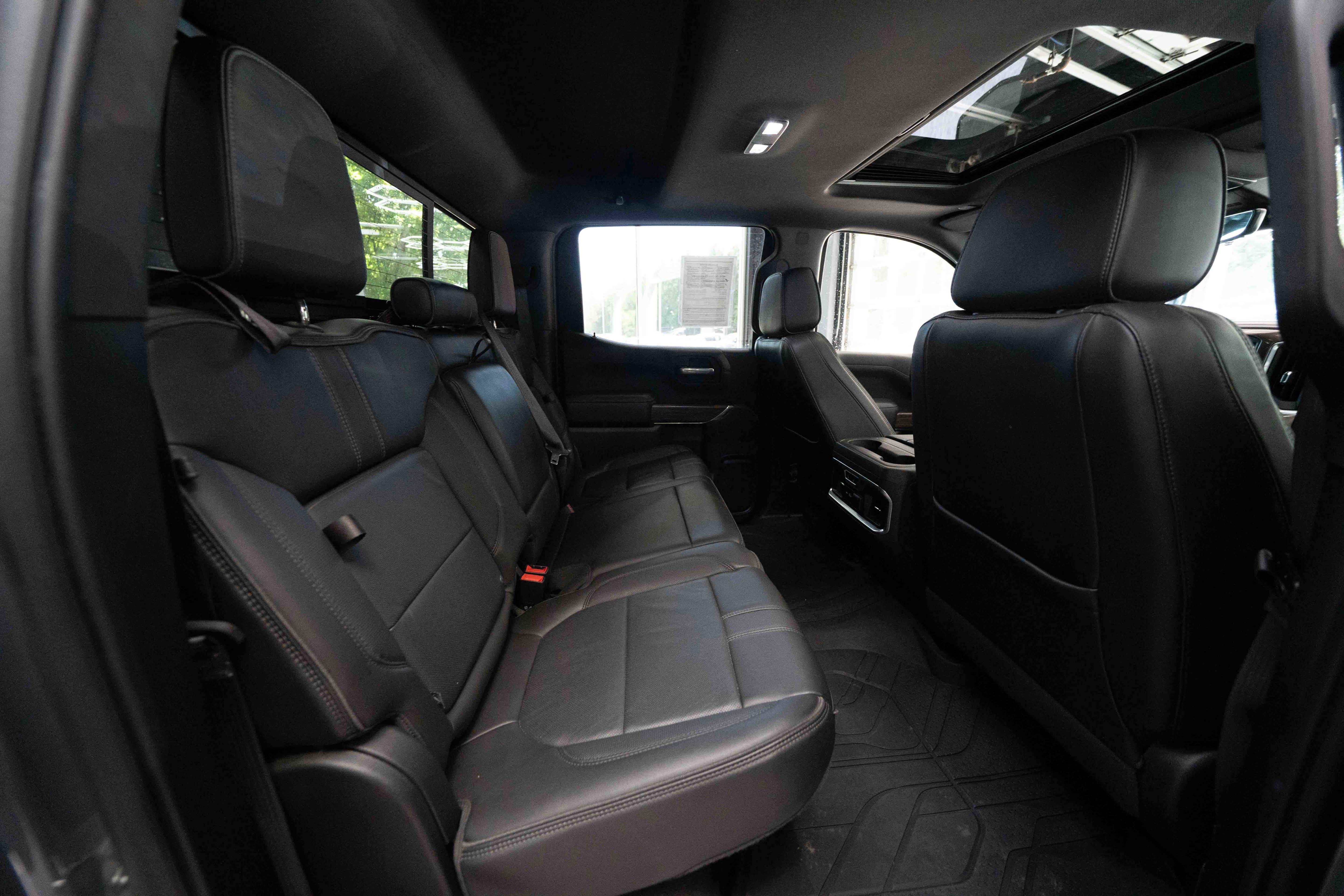Used 2021 Chevrolet Silverado 1500 High Country w/ Technology Package AWD/4WD image 24