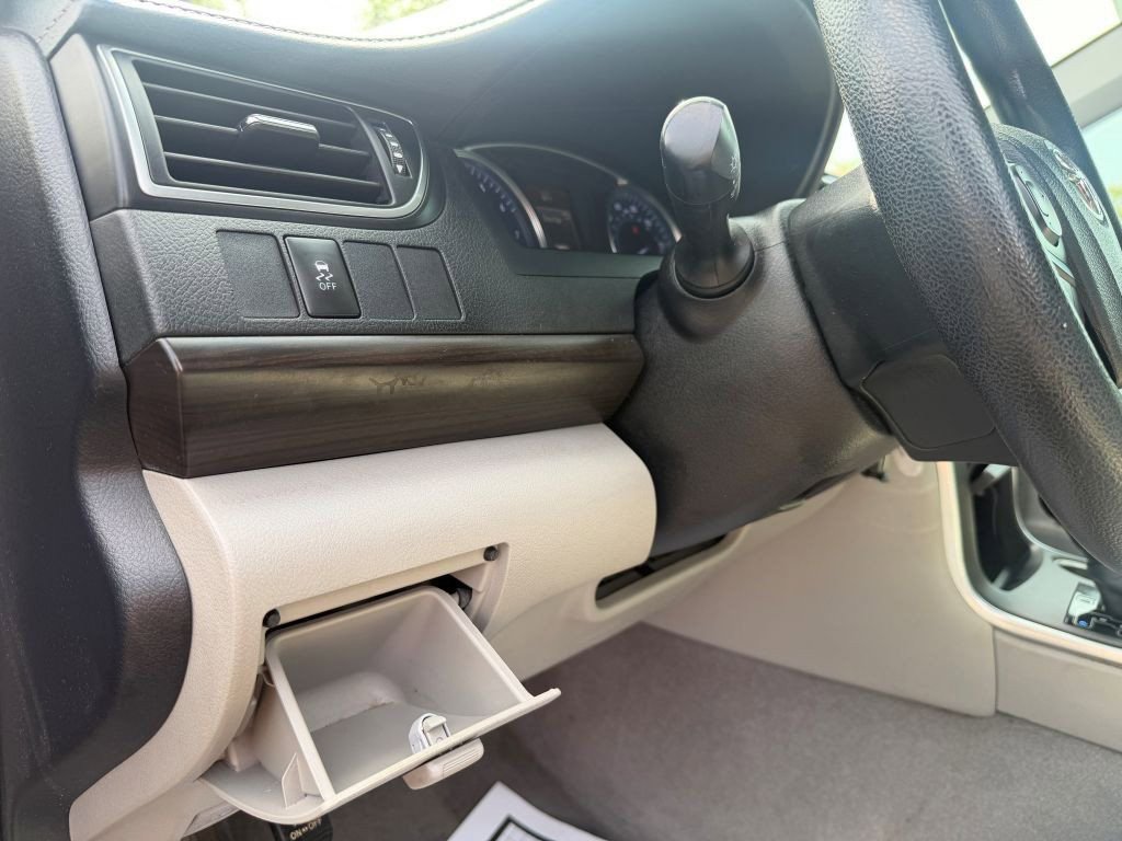 Used 2016 Toyota Camry LE FWD image 11