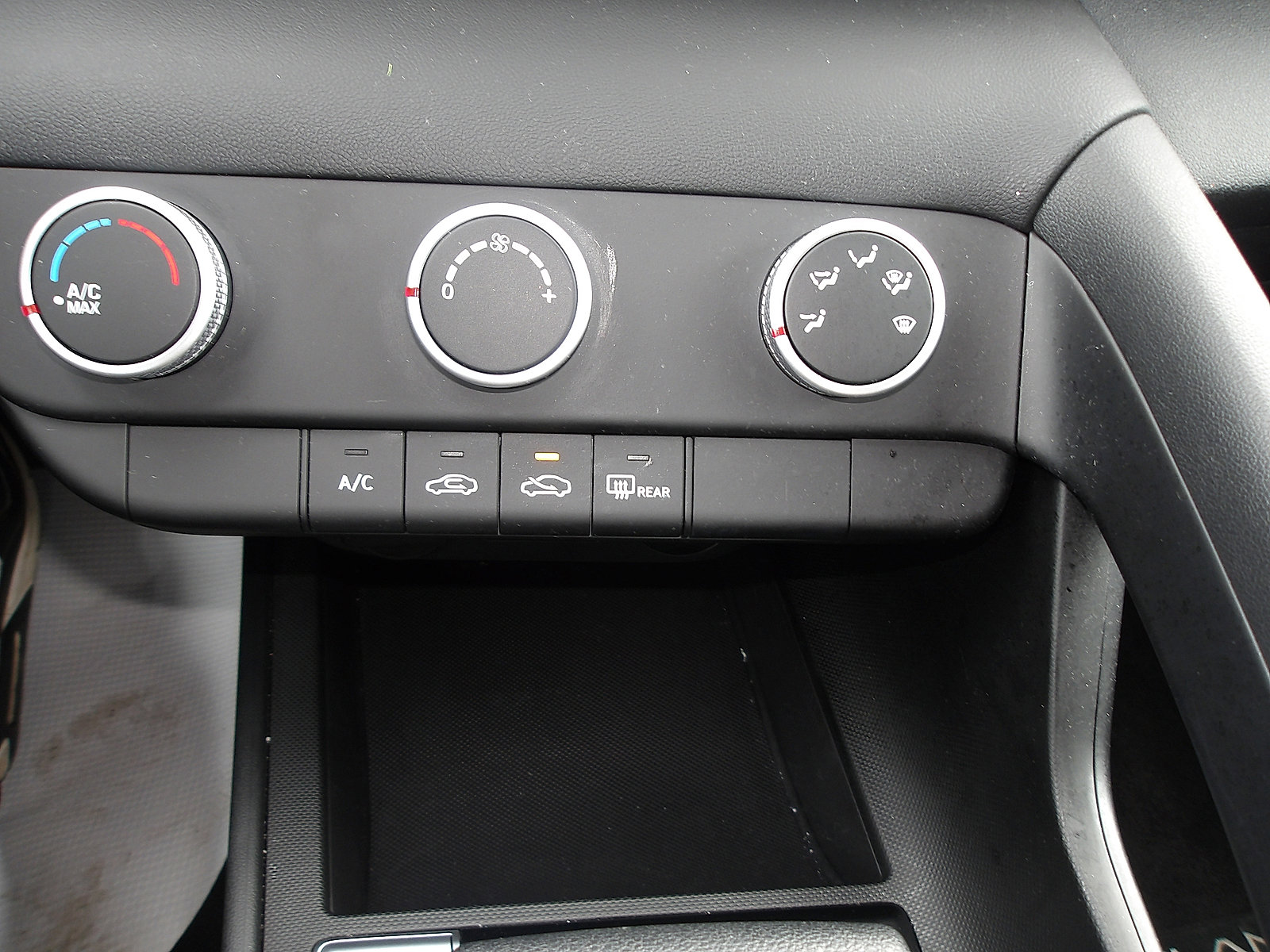 Certified 2025 Hyundai Elantra SE image 20