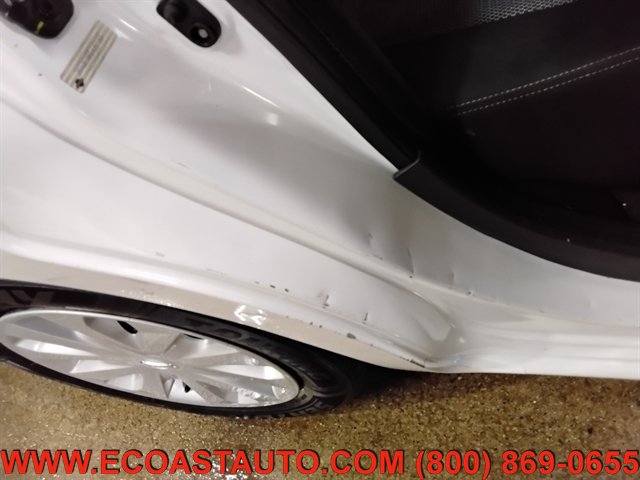 Used 2018 Nissan Versa SV FWD image 17