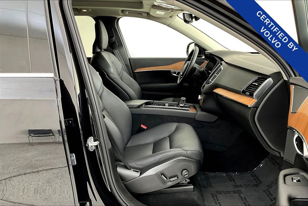 Used 2023 Volvo XC90 B6 Plus image 10