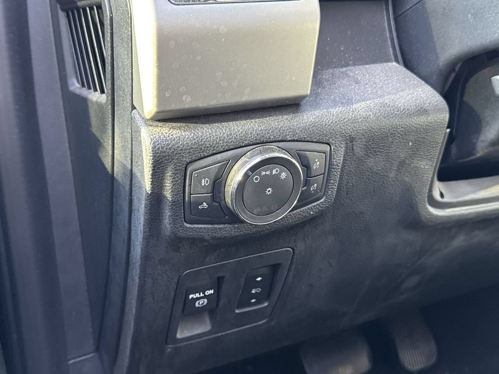 Used 2019 Ford F150 Lariat RWD image 6