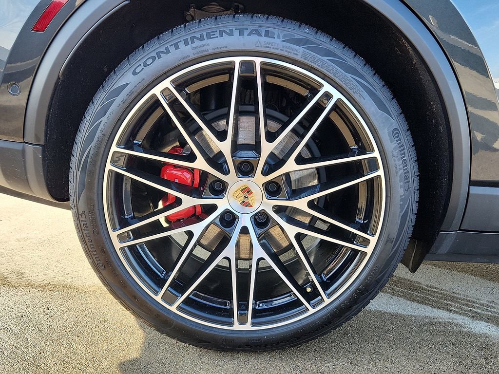 Certified 2025 Porsche Macan 4S Electric image 9