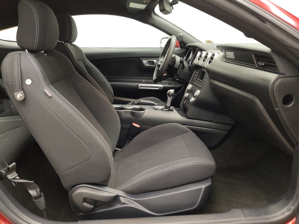 Used 2018 Ford Mustang Coupe RWD image 21