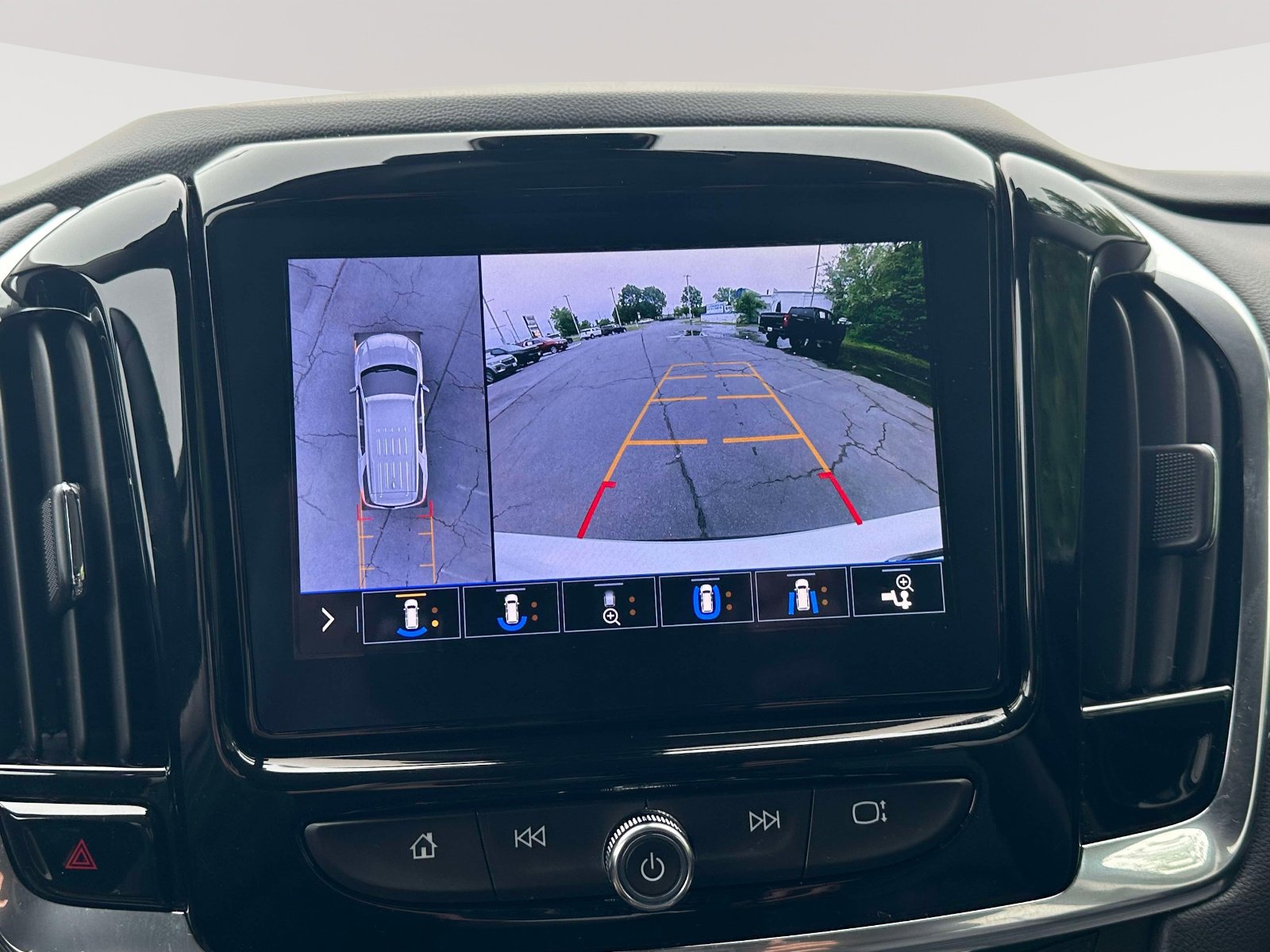 Used 2020 Chevrolet Traverse Premier w/ Redline Edition AWD/4WD image 13