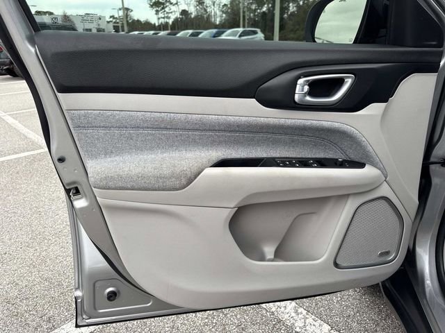 Used 2022 Jeep Compass Latitude w/ Sun and Sound Group image 17