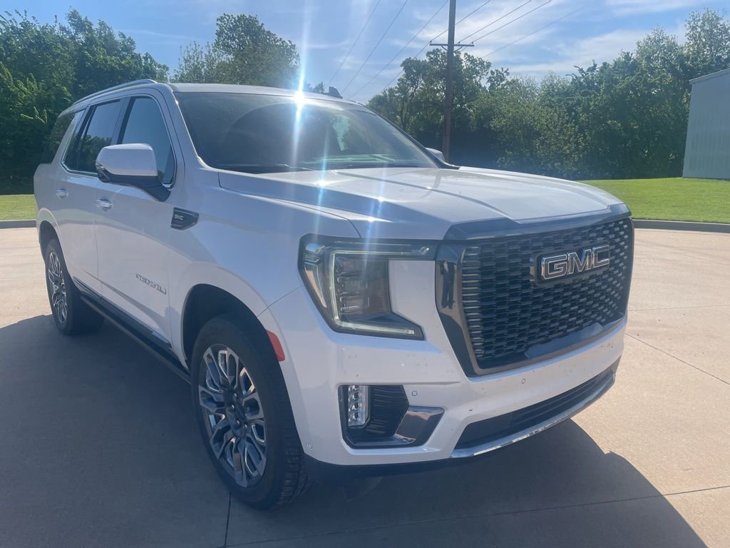 Used 2024 GMC Yukon Denali Ultimate AWD/4WD image 3