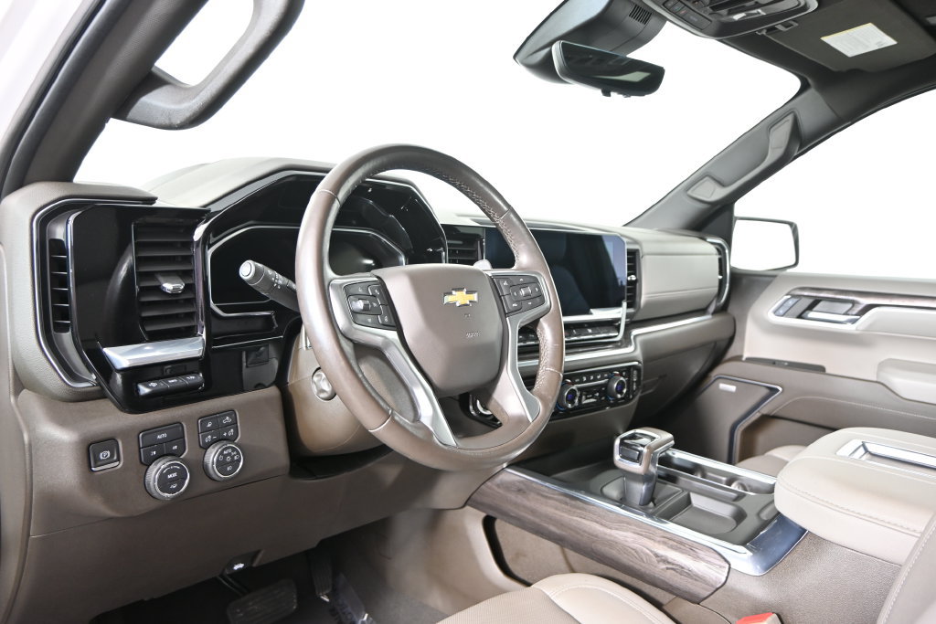 Used 2022 Chevrolet Silverado 1500 LTZ w/ LTZ Premium Package AWD/4WD image 22