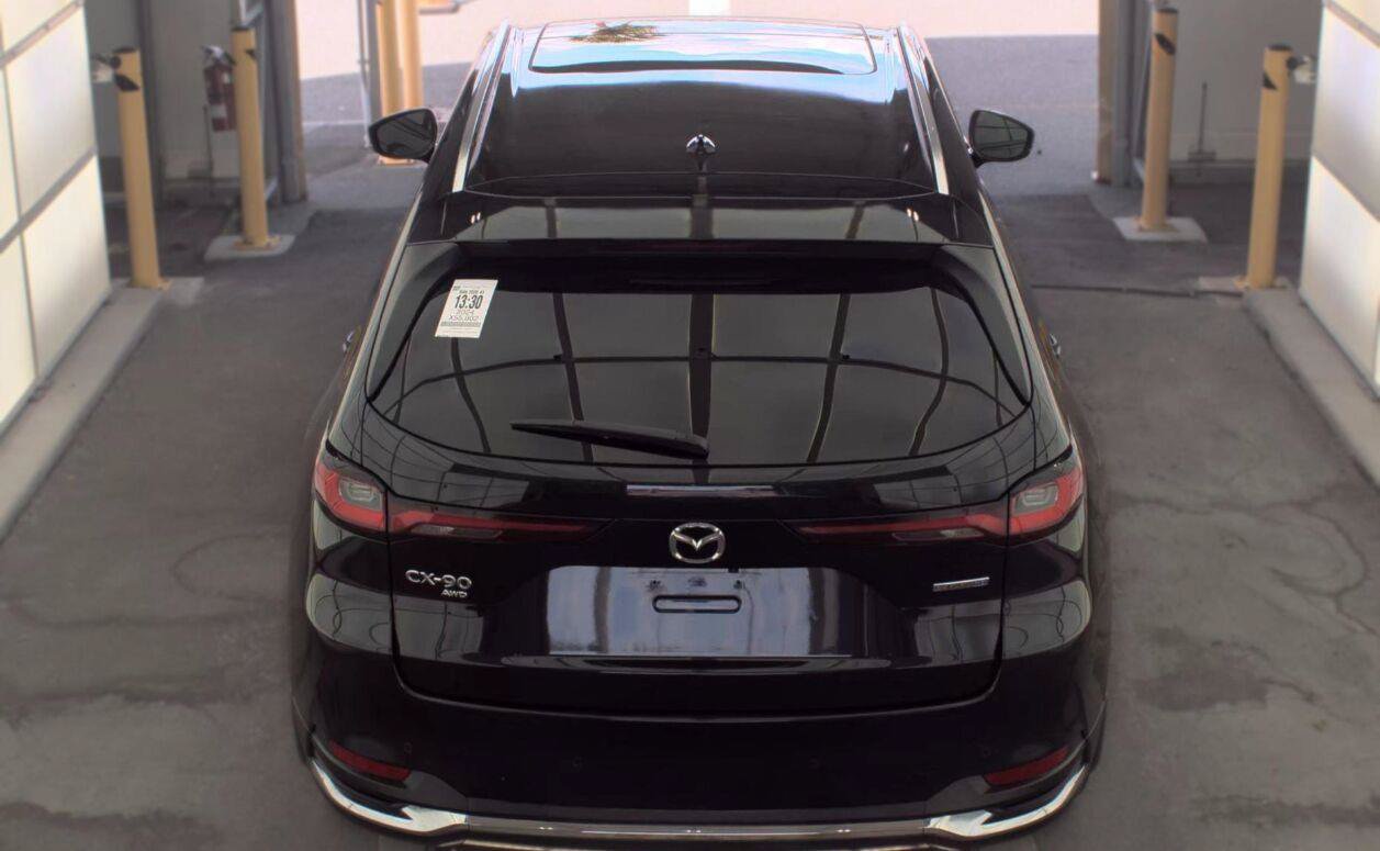 Used 2024 MAZDA CX-90 Plug-In Hybrid w/ Premium Plus AWD/4WD image 17