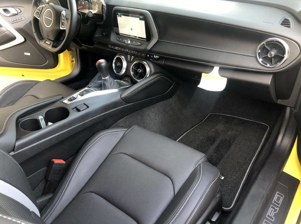 Used 2018 Chevrolet Camaro SS image 31