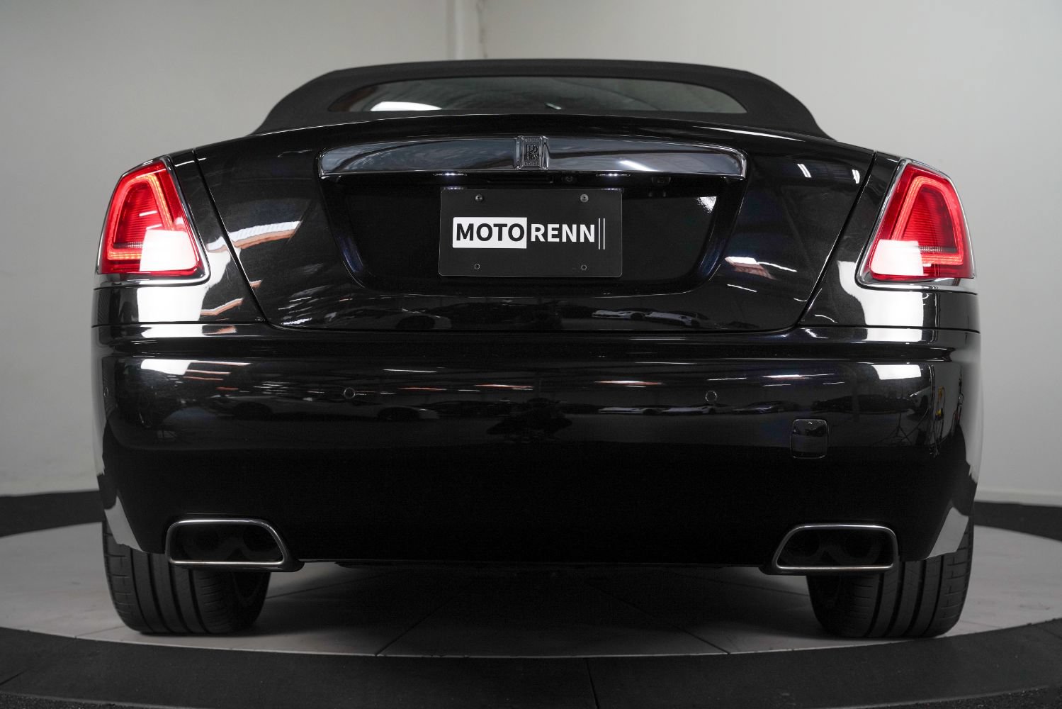 Used 2019 Rolls-Royce Dawn RWD image 24