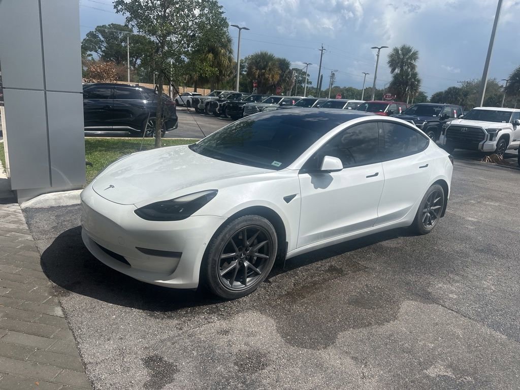 Used 2021 Tesla Model 3 Standard Range Plus image 2