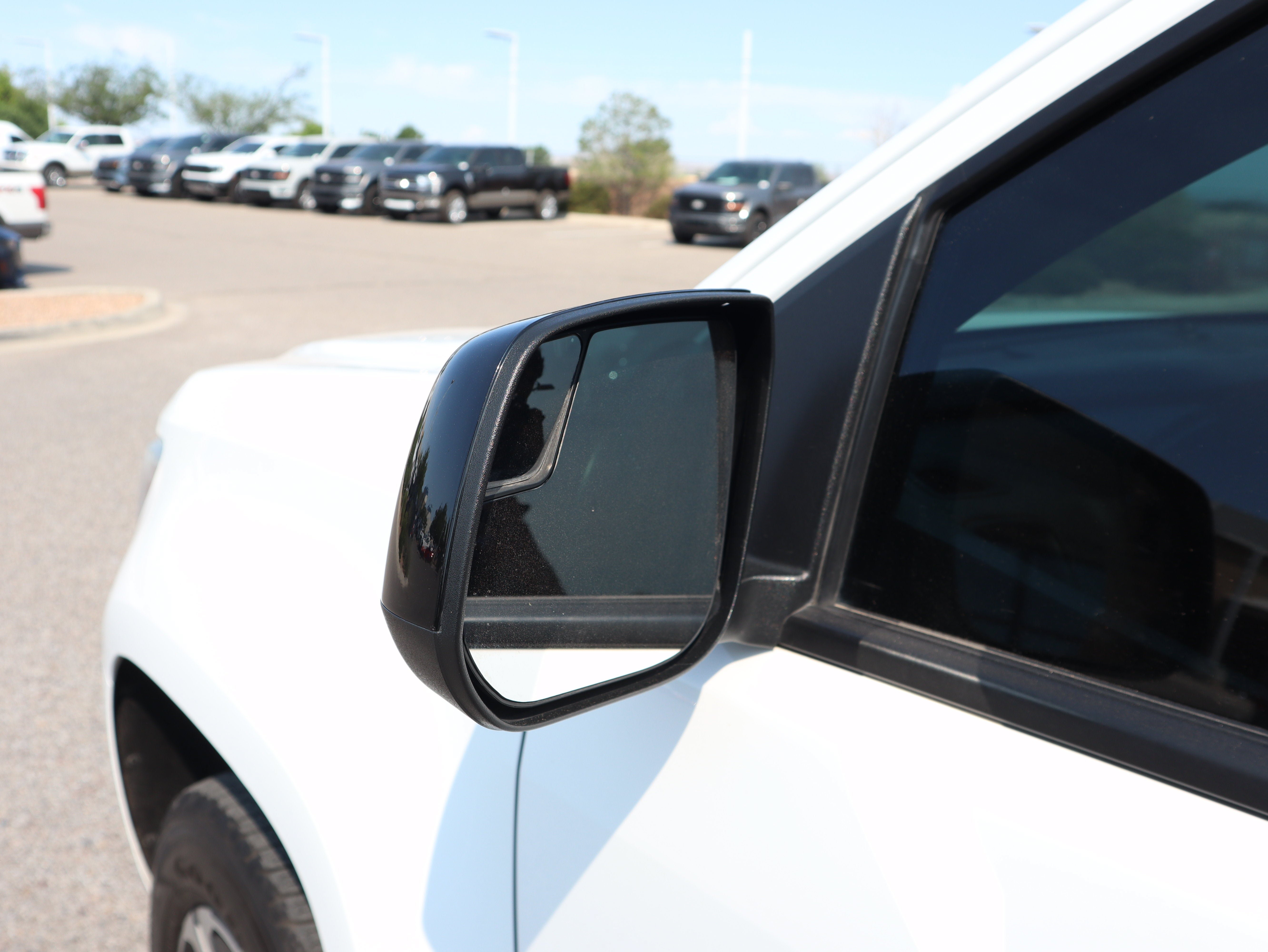 Used 2022 Chevrolet Colorado Z71 AWD/4WD image 17