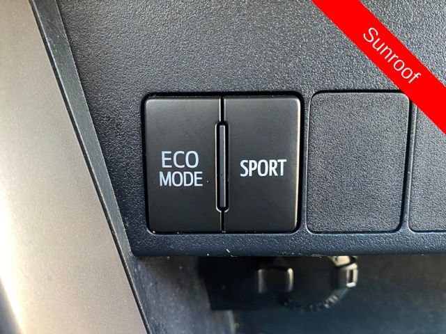 Used 2017 Toyota RAV4 XLE FWD image 31