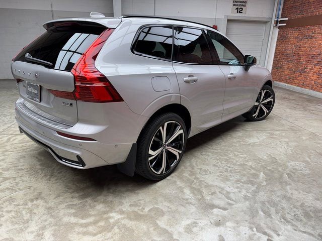 Used 2022 Volvo XC60 B6 R-Design image 5