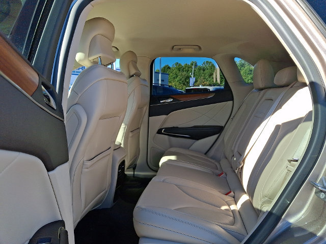 Used 2018 Lincoln MKC Select w/ Select Plus Package FWD image 10
