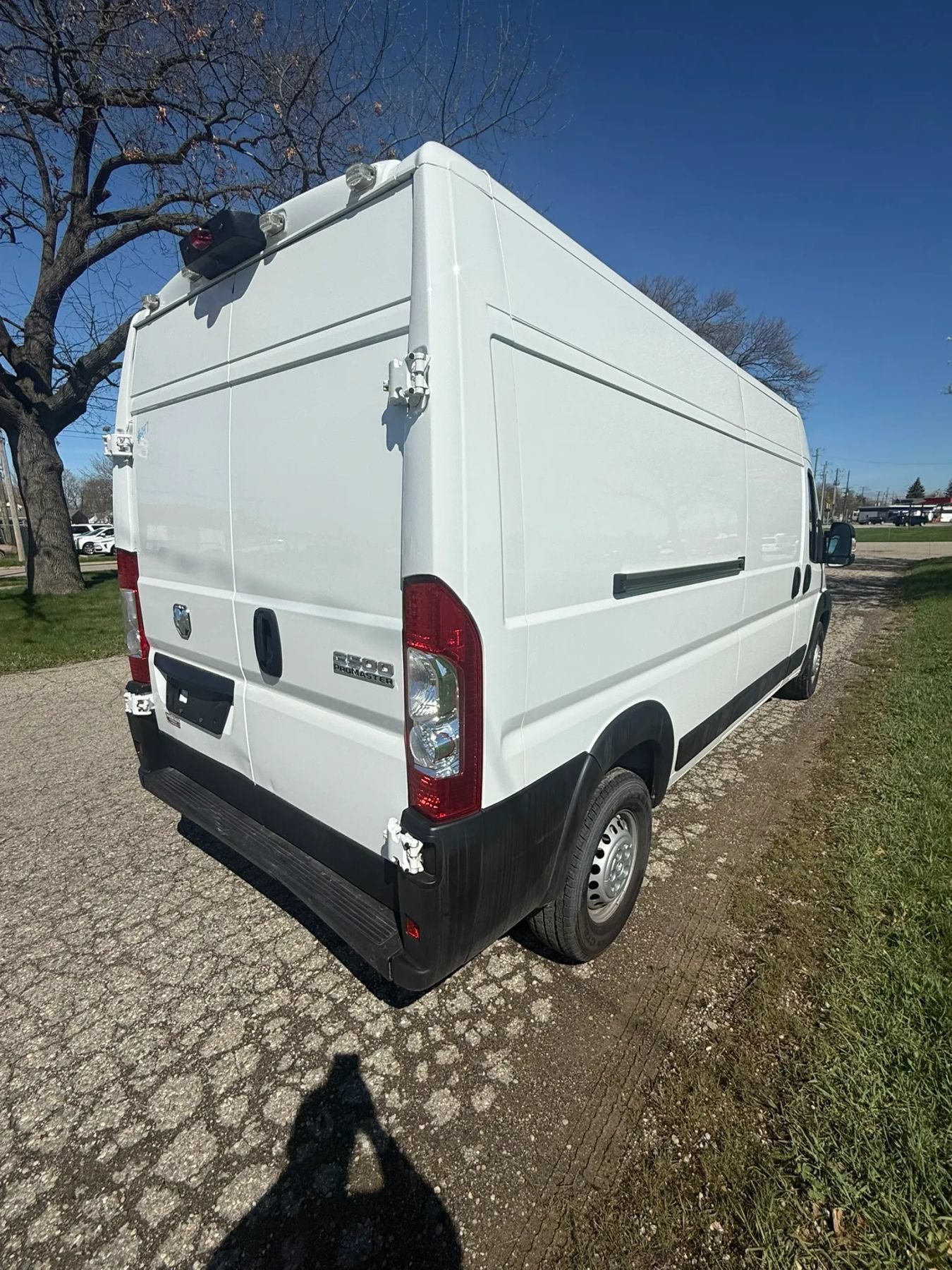 Used 2024 RAM ProMaster 2500 w/ Convenience Group FWD image 4