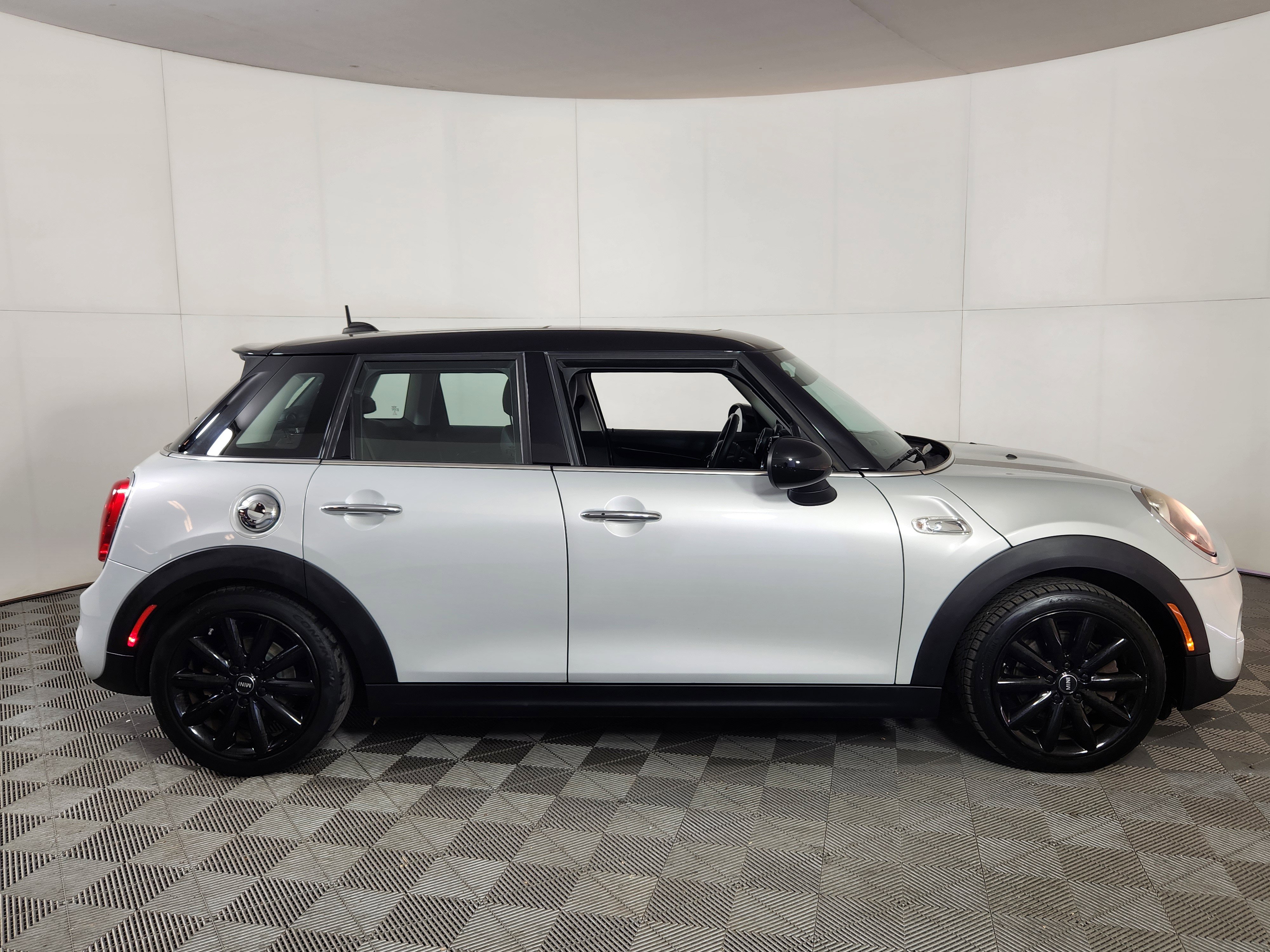 Used 2016 MINI Cooper S FWD image 8