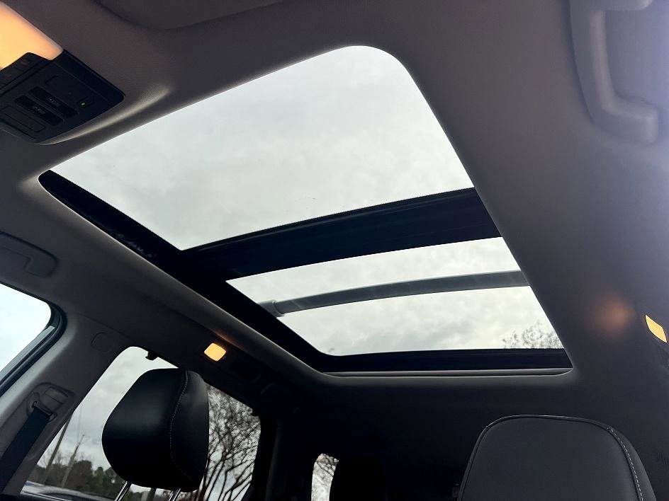 Certified 2024 Nissan Pathfinder Platinum w/ Black Appearance Package image 28