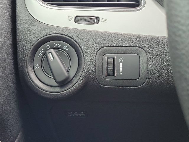 Used 2018 Dodge Journey SE FWD image 18