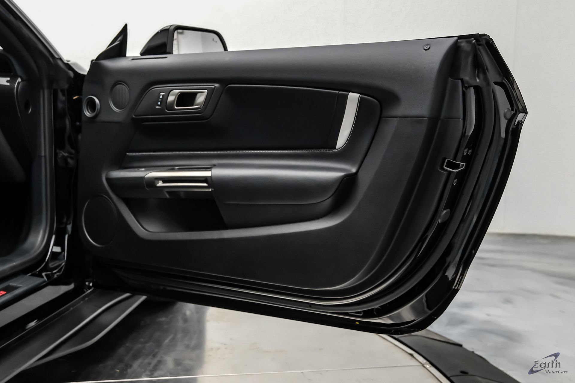 Used 2021 Ford Mustang Shelby GT500 w/ Carbon Fiber Track Pack RWD image 67