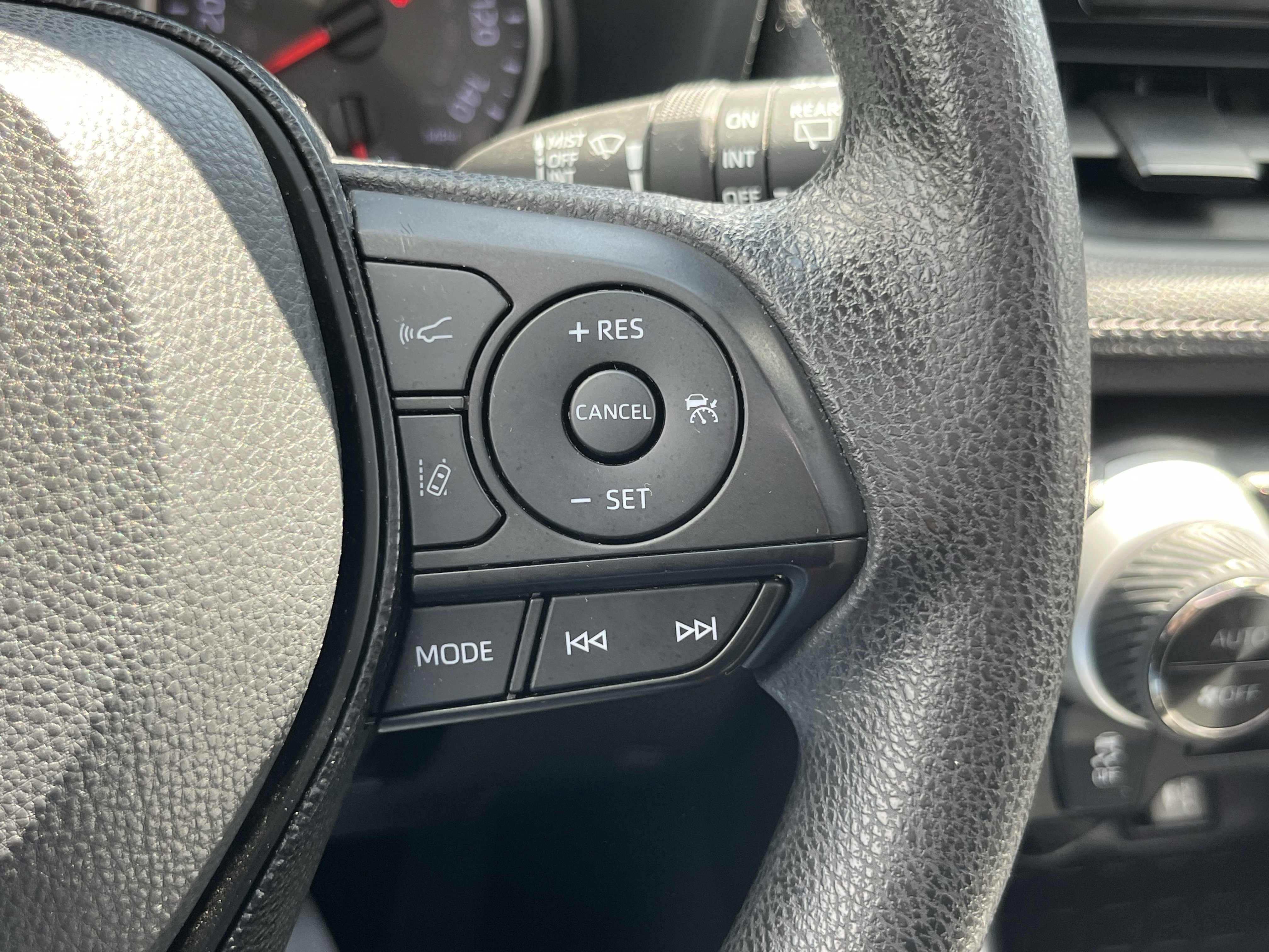 Used 2019 Toyota RAV4 XLE w/ All Weather Liner Package AWD/4WD image 24